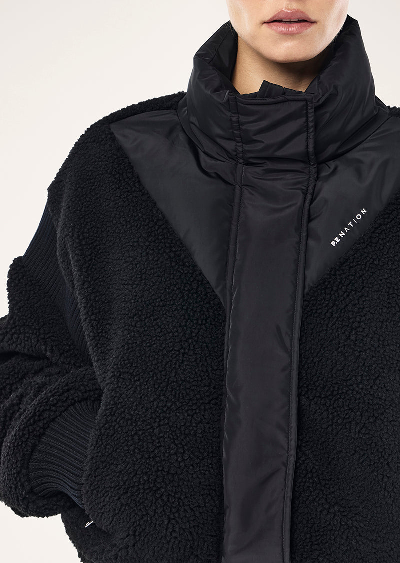 DISTRICT CROP JACKET IN BLACK