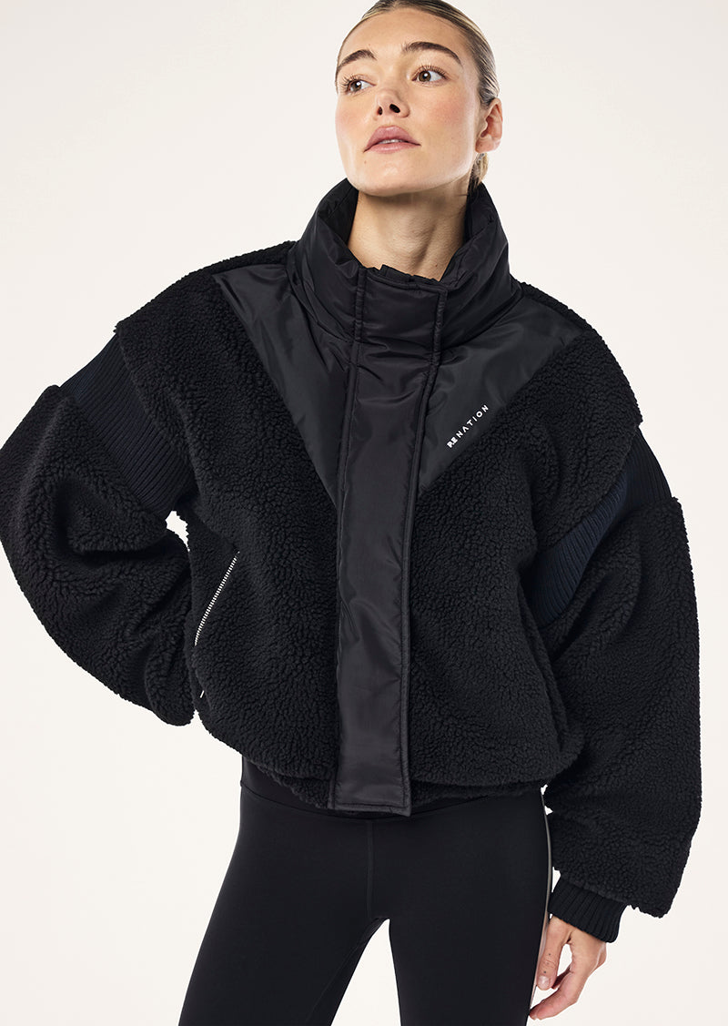 DISTRICT CROP JACKET IN BLACK