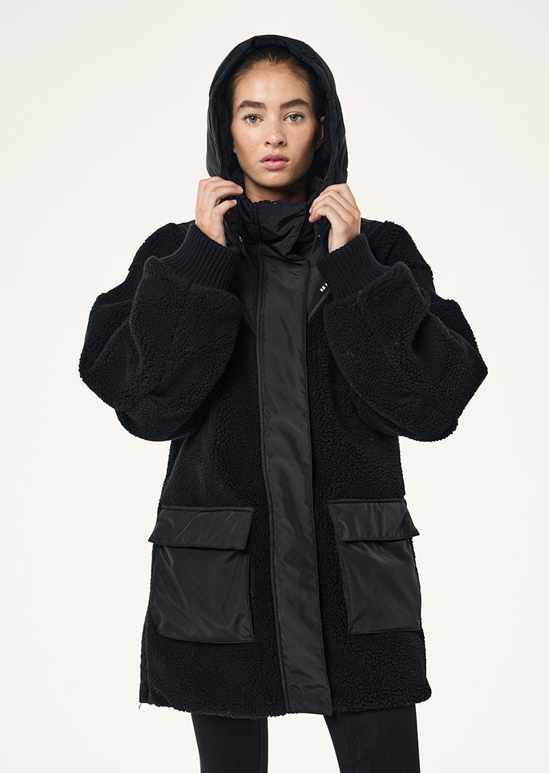 DISTRICT JACKET IN BLACK BY P.E NATION WOMENS ACTIVE JACKET