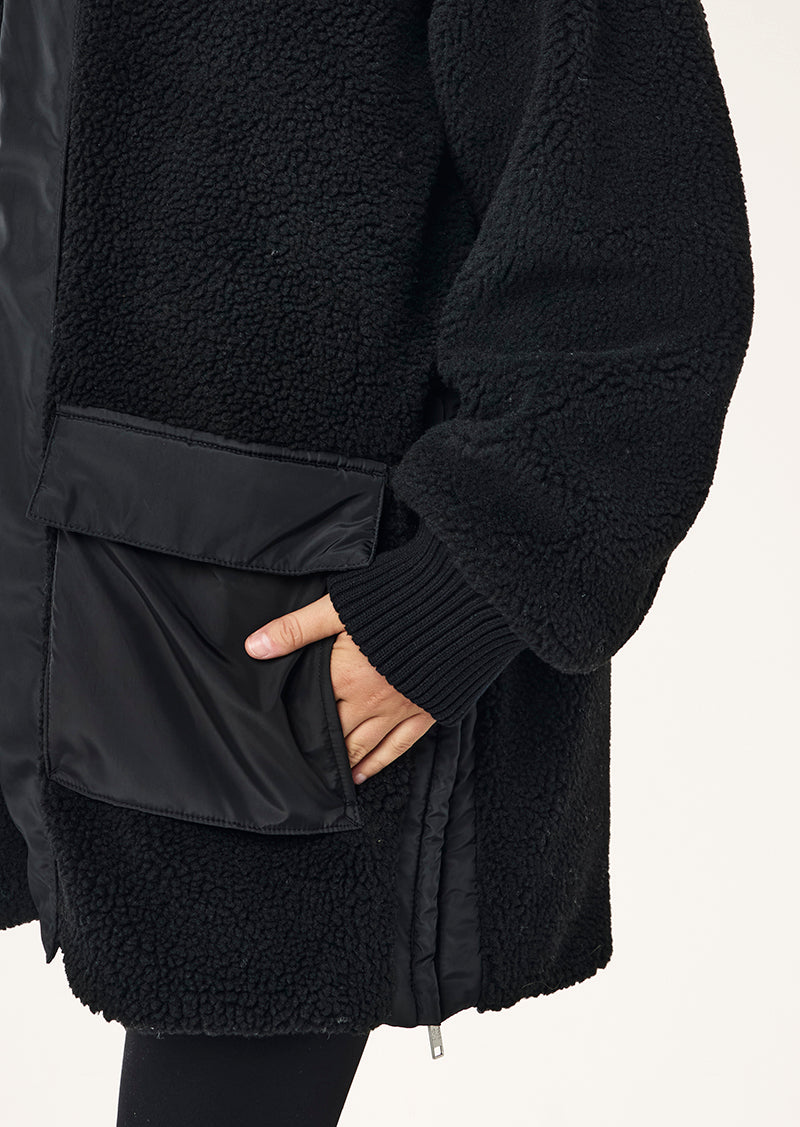 DISTRICT JACKET IN BLACK BY P.E NATION WOMENS ACTIVE JACKET