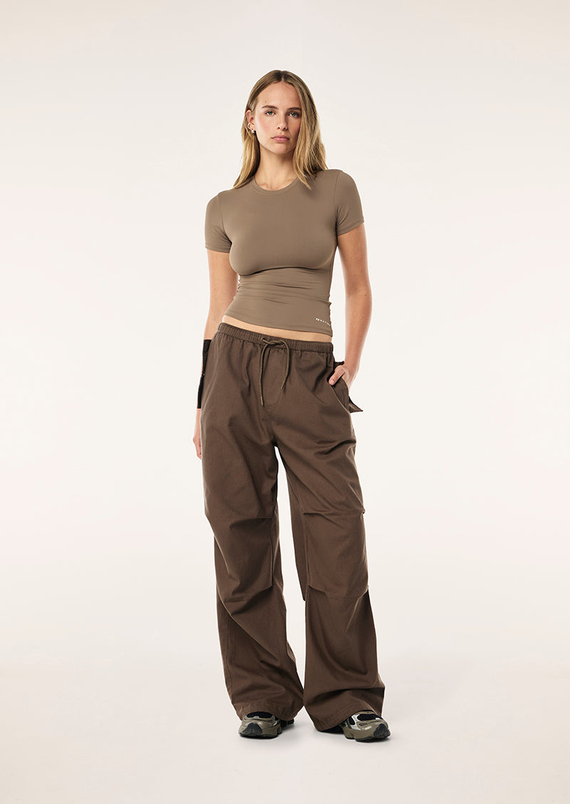 FOUNDATION SHORT SLEEVE TEE IN WALNUT BY P.E NATION, WOMENS ACTIVE TEE BROWN