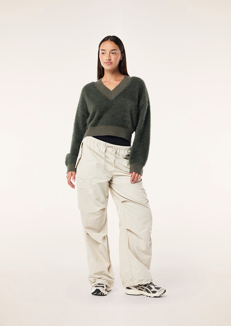 GREENPOINT V NECK KNIT SWEAT IN CAVIAR