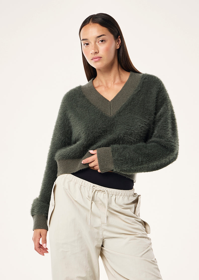 GREENPOINT V NECK KNIT SWEAT IN CAVIAR