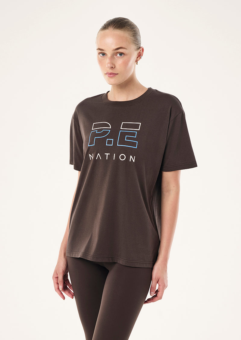 HEADS UP TEE IN COFFEE & MARINA BLUE
