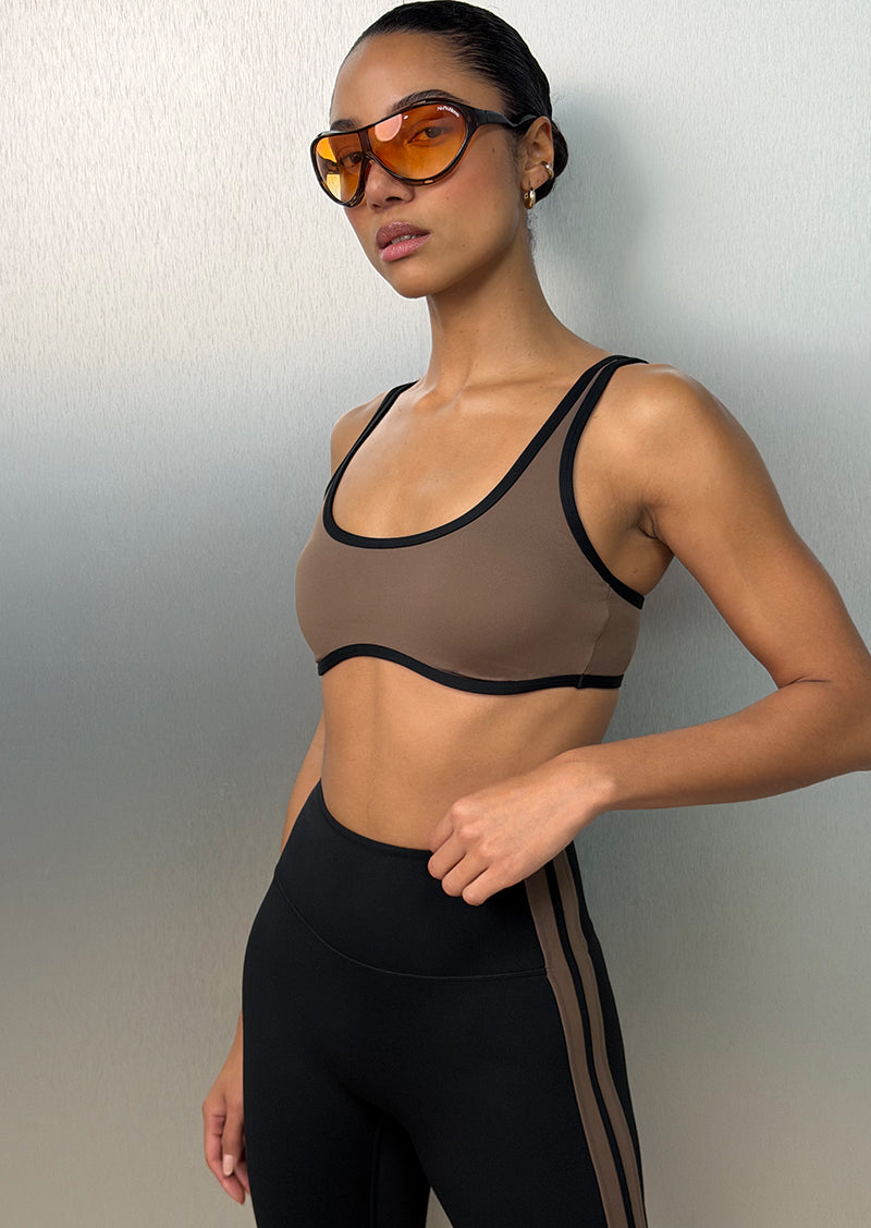 SOLIS SCOOP SPORTS BRA IN MOCHA