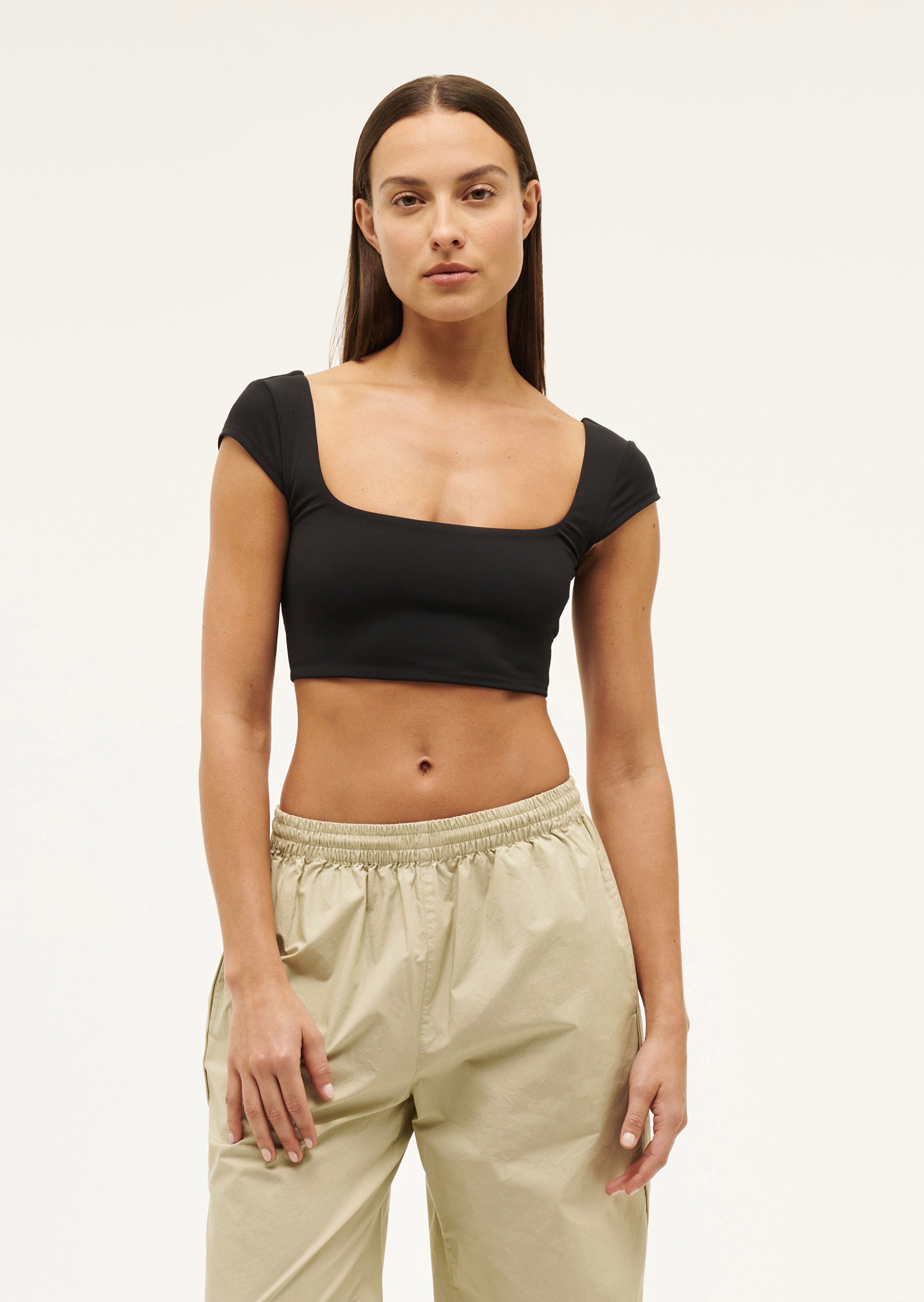 MAGNITUDETANK_244C216_BLACK-002-CROP_1