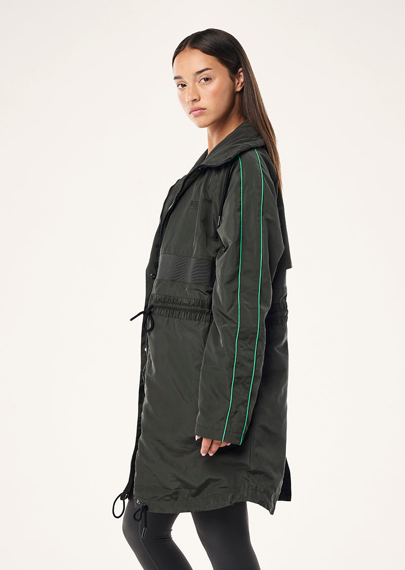 MID-LENGTH MAN DOWN JACKET IN CAVIAR & KELLY GREEN