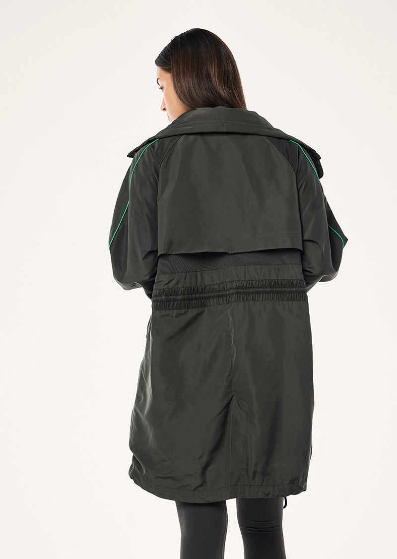 MID-LENGTH MAN DOWN JACKET IN CAVIAR & KELLY GREEN