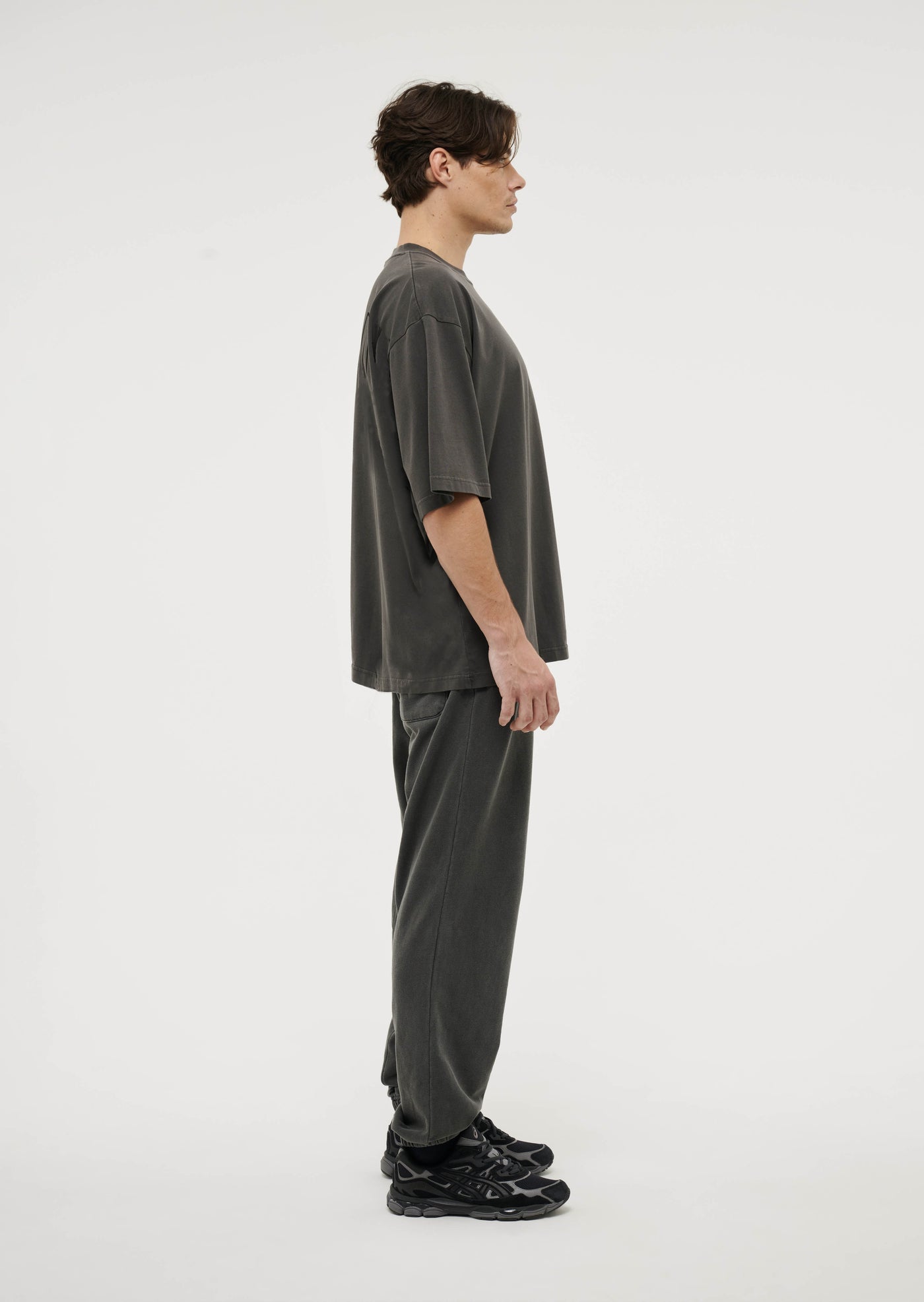 BOUNDARY LINE TRACKPANT IN WASHED BLACK