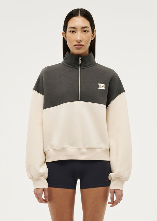 CENTRE FIELD SWEAT IN WHISPER WHITE / GUNMETAL