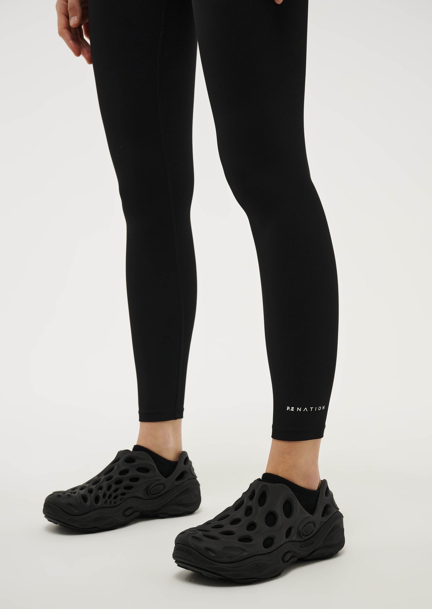 FREQUENCY 7/8 LEGGING IN BLACK