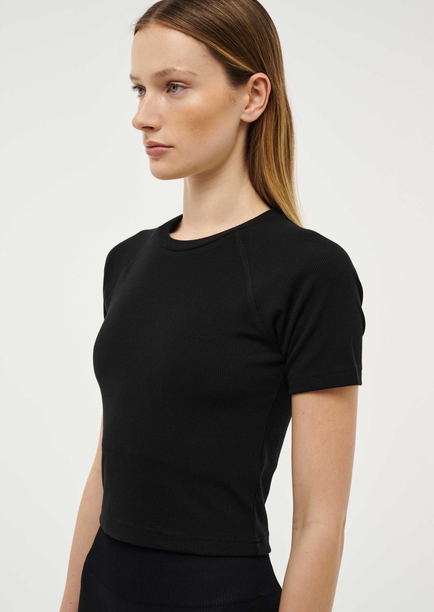 FREE PLAY SHORT SLEEVE RIB TEE IN BLACK