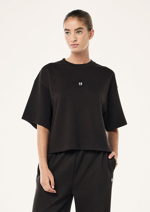 PRINTEMPS CROP TEE IN LICORICE