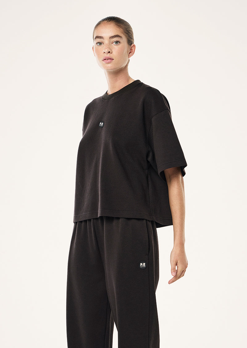 PRINTEMPS CROP TEE IN LICORICE