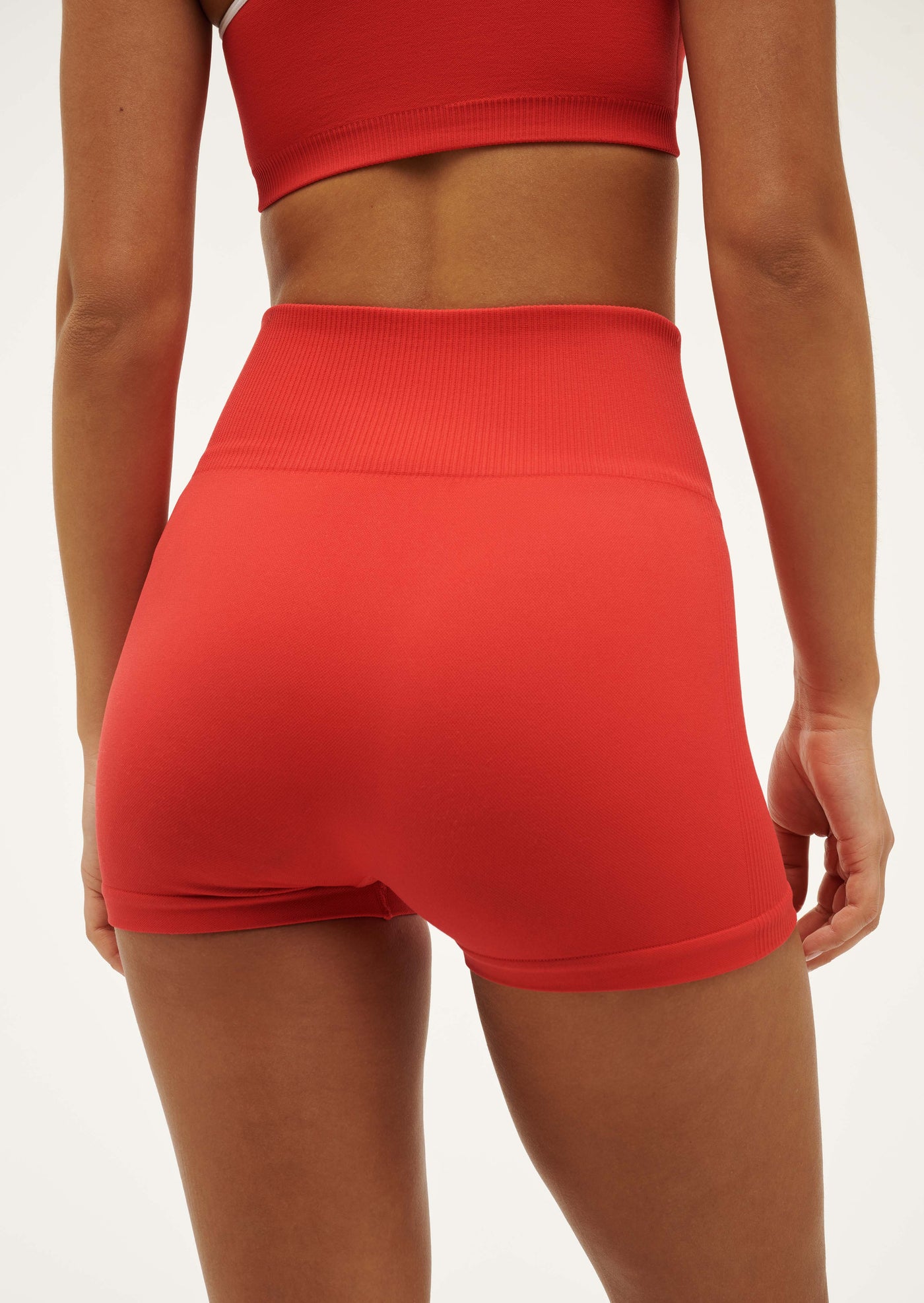 RESTORE SEAMLESS 2.5" BIKE SHORT IN POPPY RED