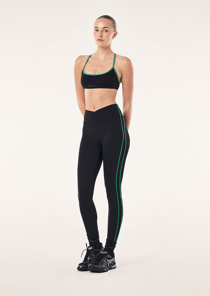 REVEAL+SPORTS+BRA_254C259_BLACK-AMAZON-132_1