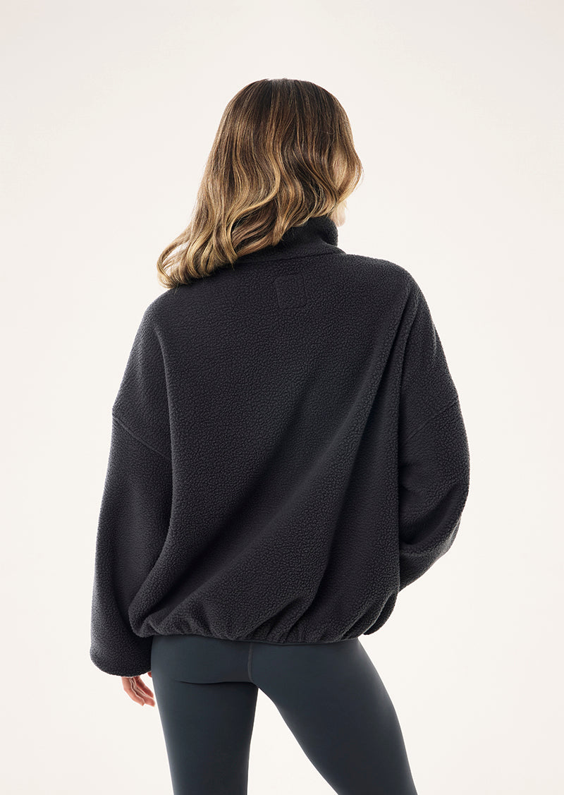 ROTATE SHERPA JACKET IN ASPHALT