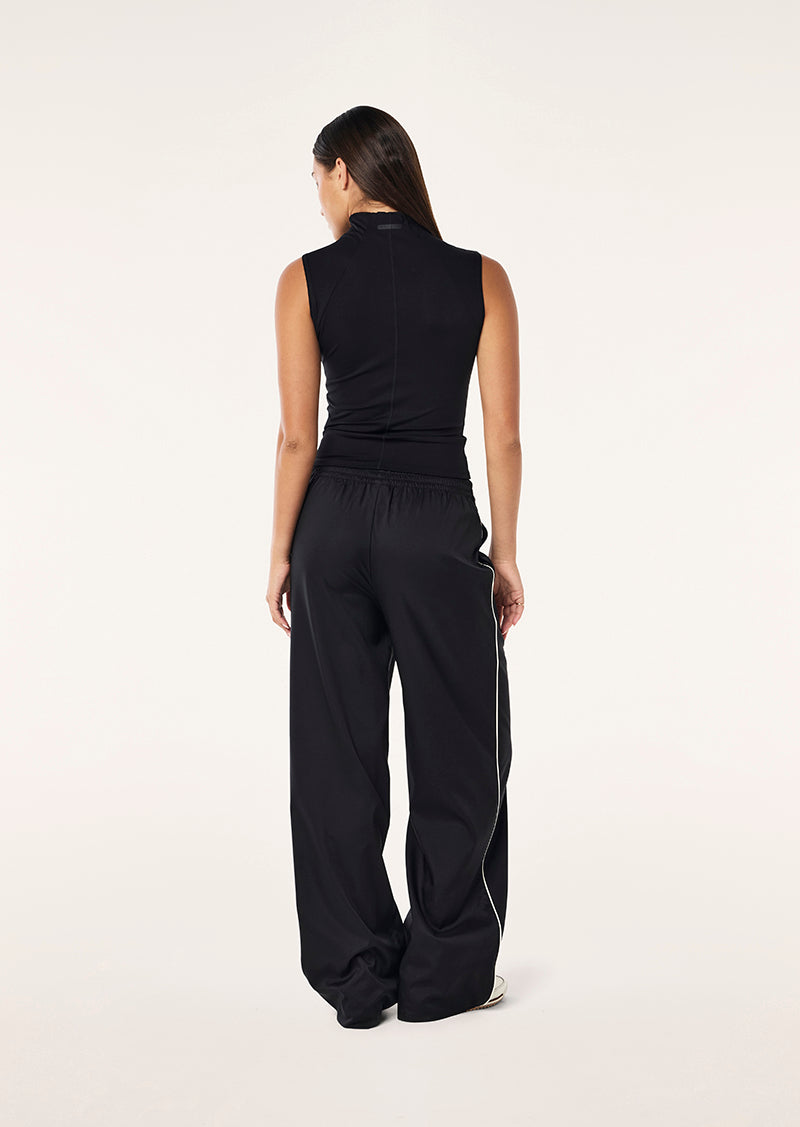 ROUTINE+QUARTER+ZIP+TANK_251W086_BLACK_022_1