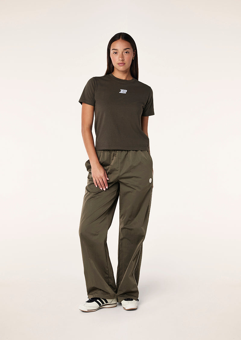 SHORELINE TEE IN WASHED TARMAC
