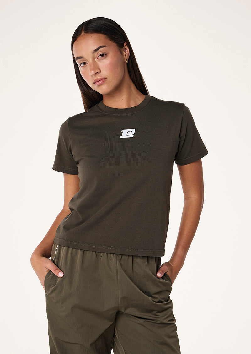 SHORELINE TEE IN WASHED TARMAC