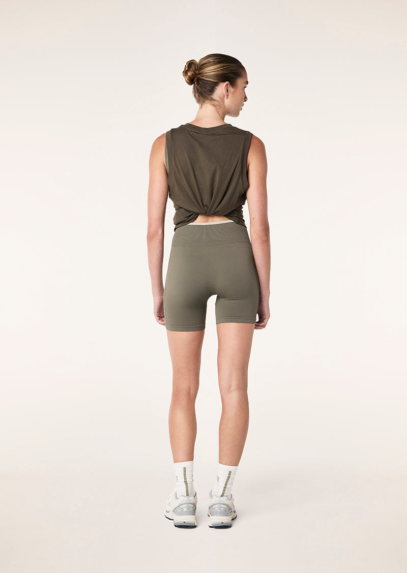 SHUFFLE+TANK_244W387_TARMAC_015_1