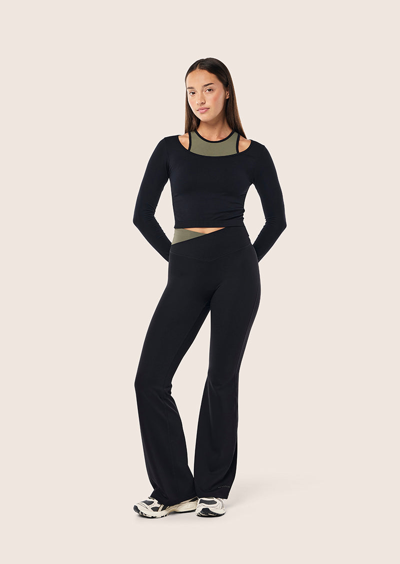 SUTTON LONG SLEEVE CROPPED TOP IN BLACK