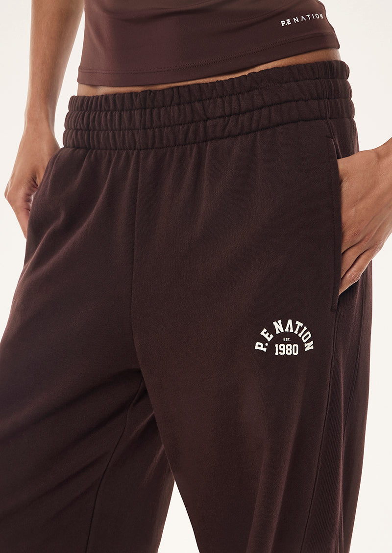 SWERVE TRACKPANT IN MAHOGANY