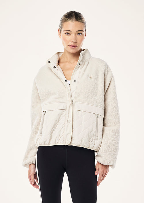 TECHNIQUE QUILT JACKET IN CLOUD