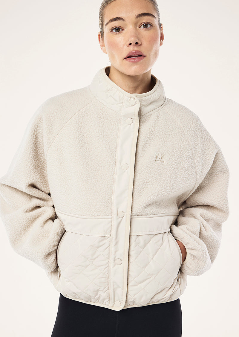 TECHNIQUE QUILT JACKET IN CLOUD