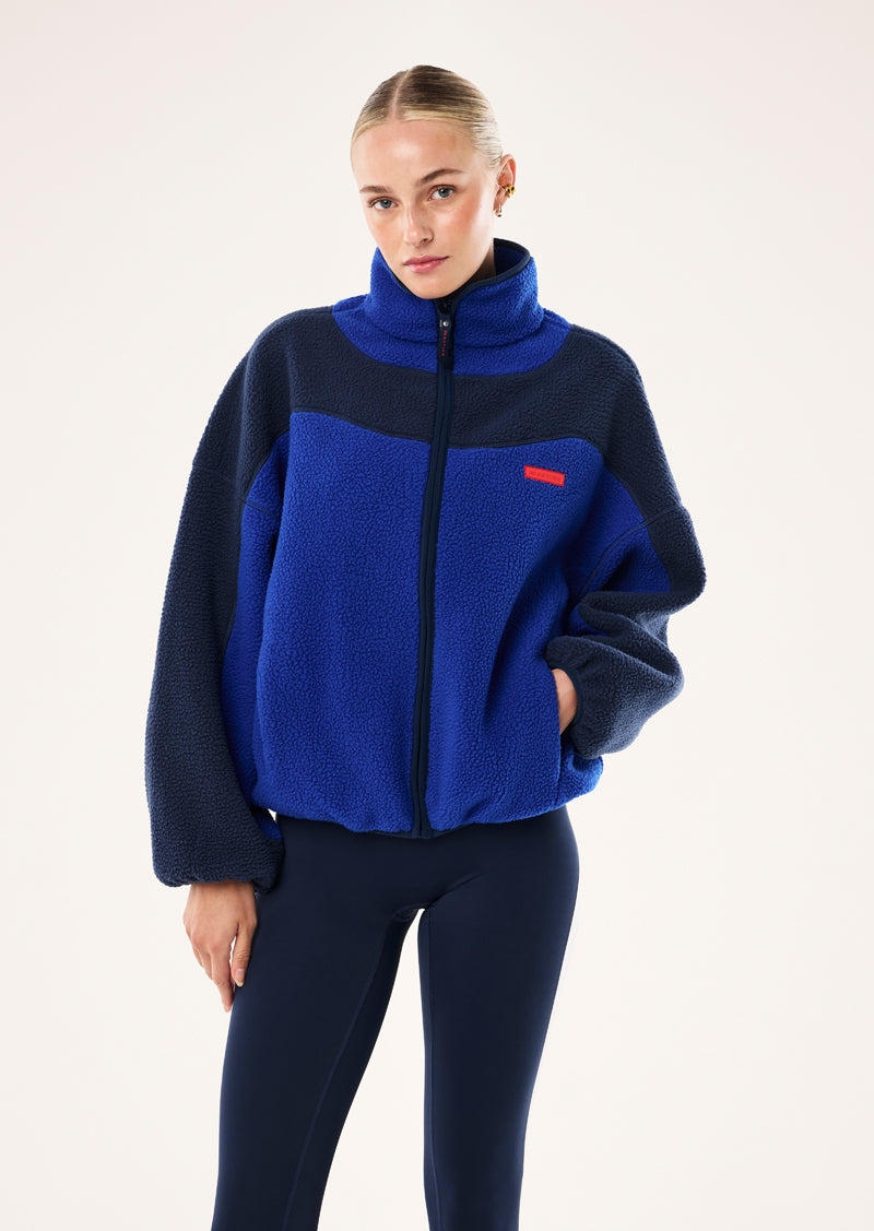 THE+DREAM+SHERPA+JACKET_271J078_DEEP+BLUE-157_1