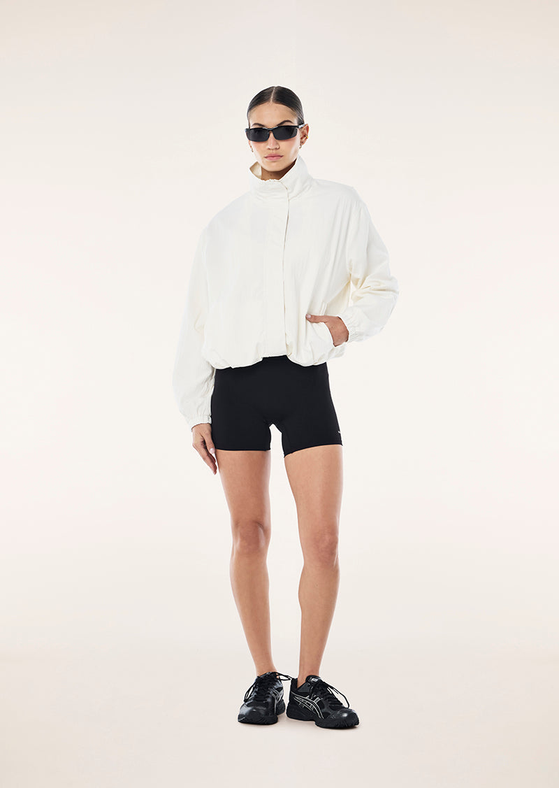 UNIVERSAL+JACKET_264J098_WHISPER+WHITE-007_1