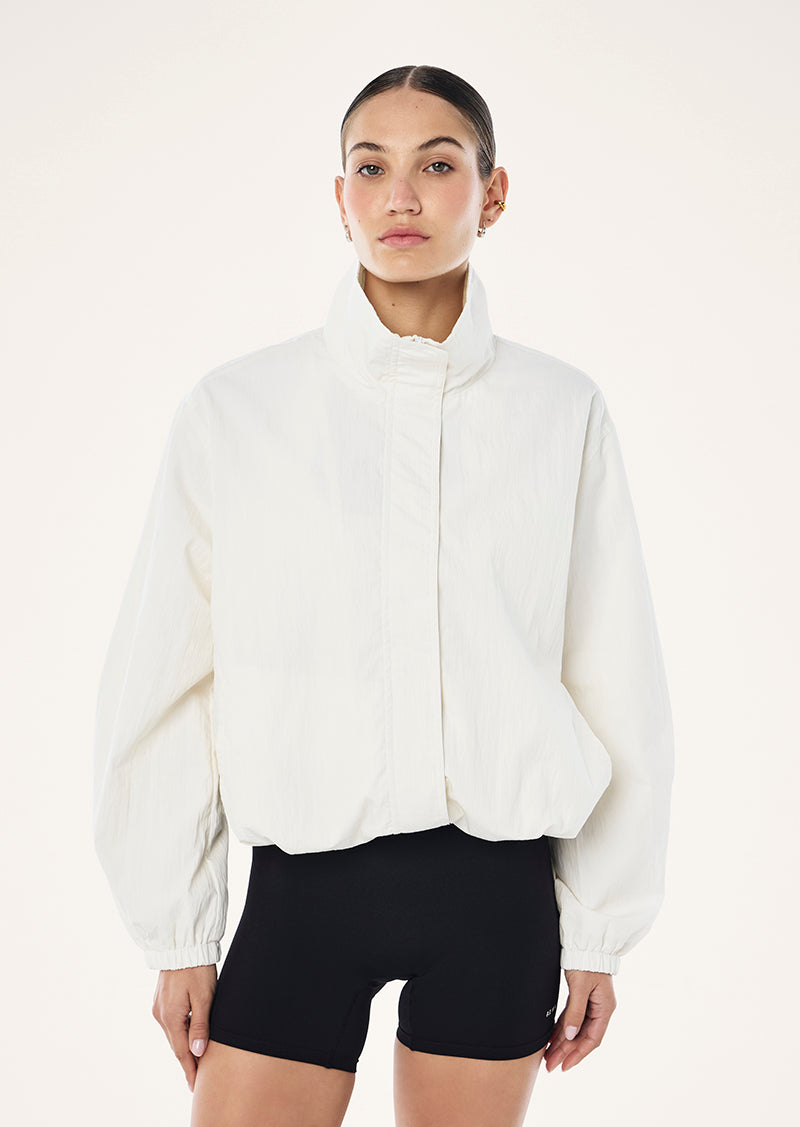 UNIVERSAL+JACKET_264J098_WHISPER+WHITE-025_1