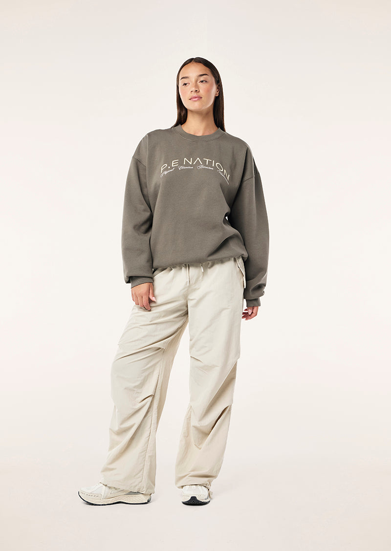 VOLUME SWEAT IN WASHED DUSTY OLIVE