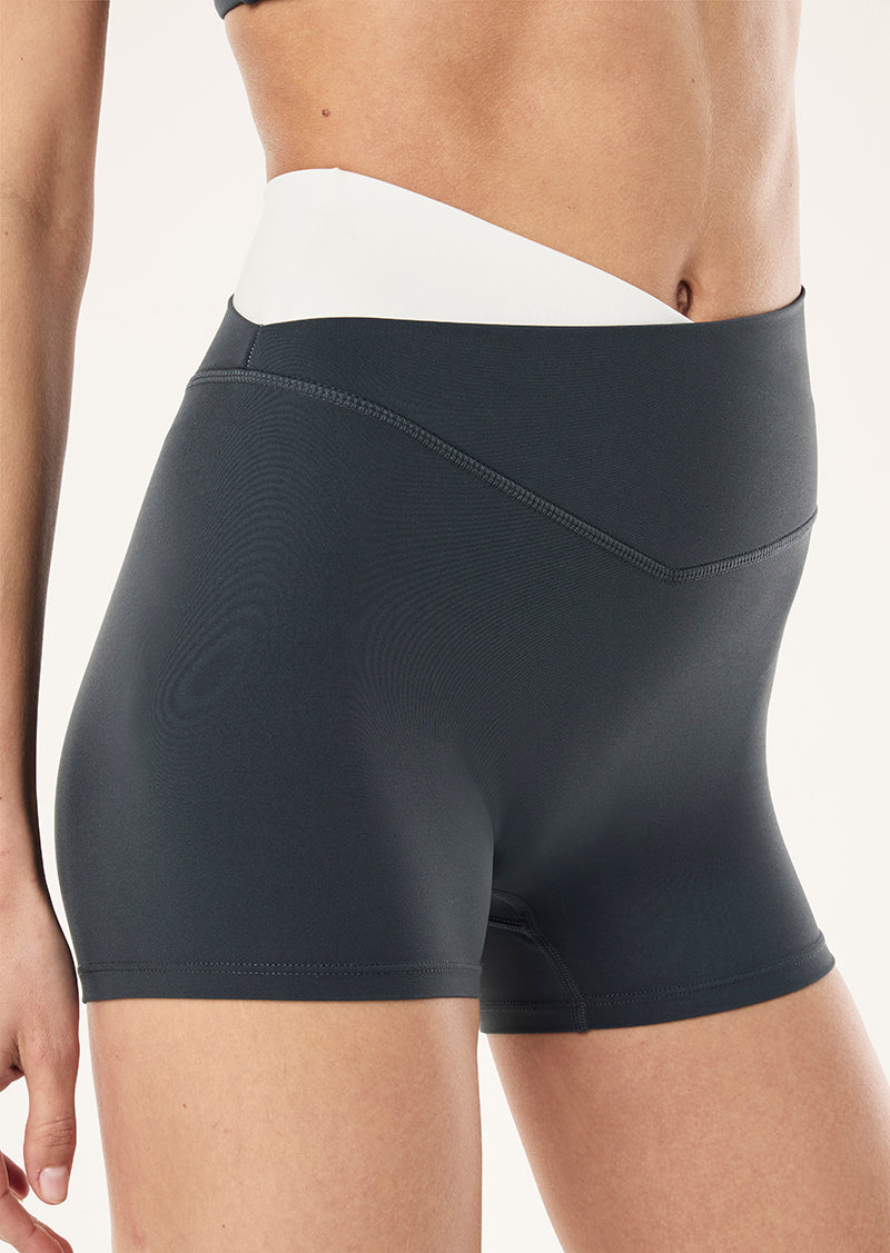 WANDER+3+INCH+BIKE+SHORT_254S038_ASPHALT+WHISPER+WHITE-14_1