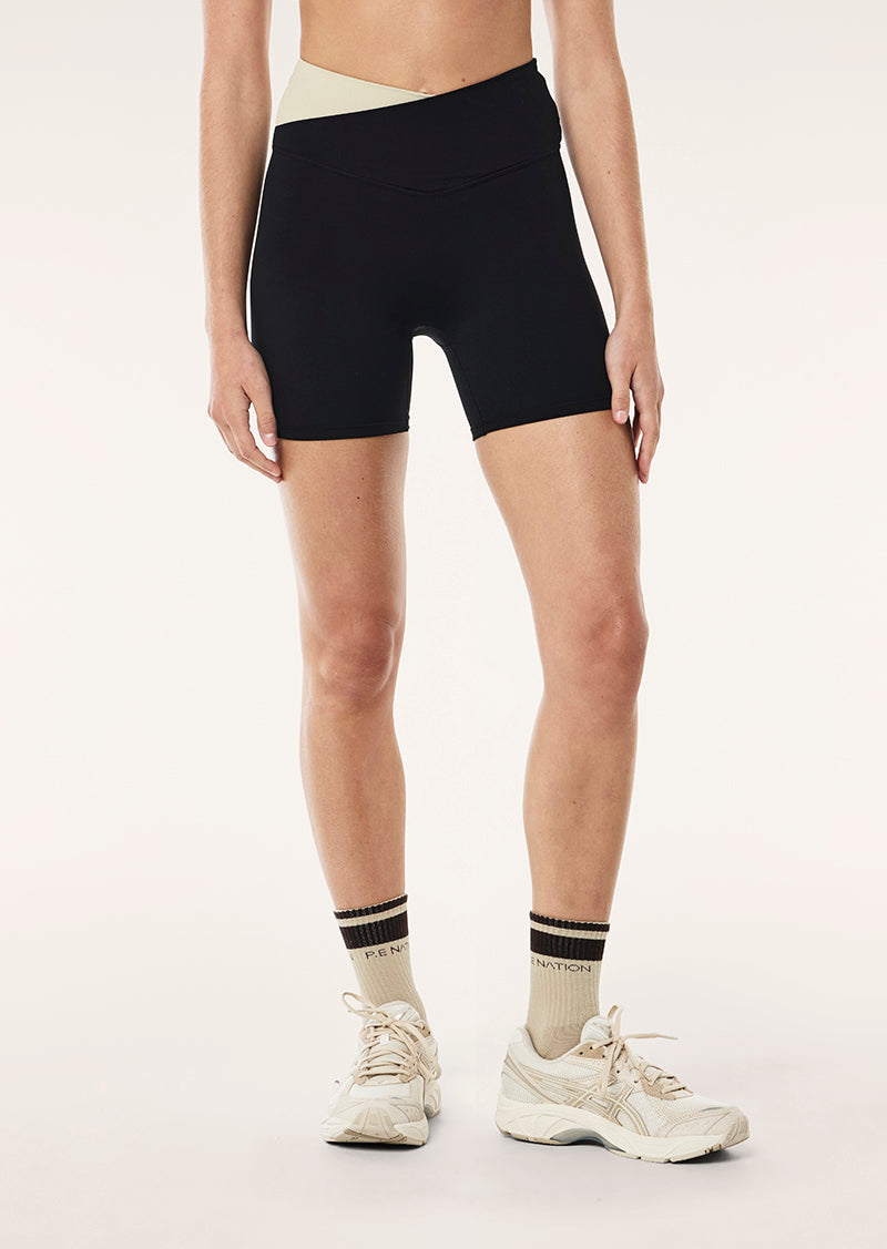 WANDER 5" BIKE SHORT IN BLACK