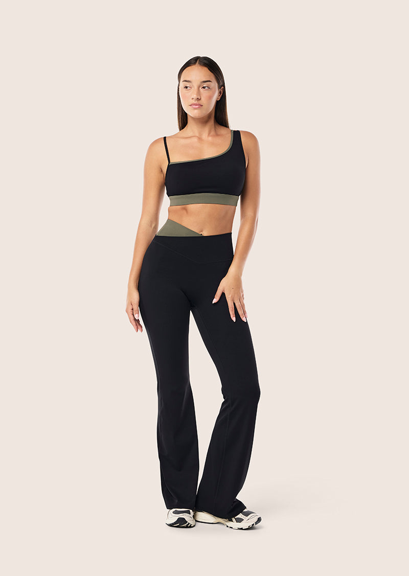 WANDER FLARE LEGGING IN BLACK & DUSTY OLIVE