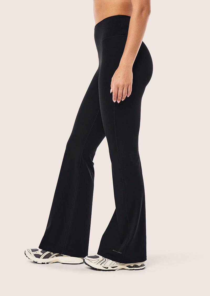 WANDER FLARE LEGGING IN BLACK & DUSTY OLIVE
