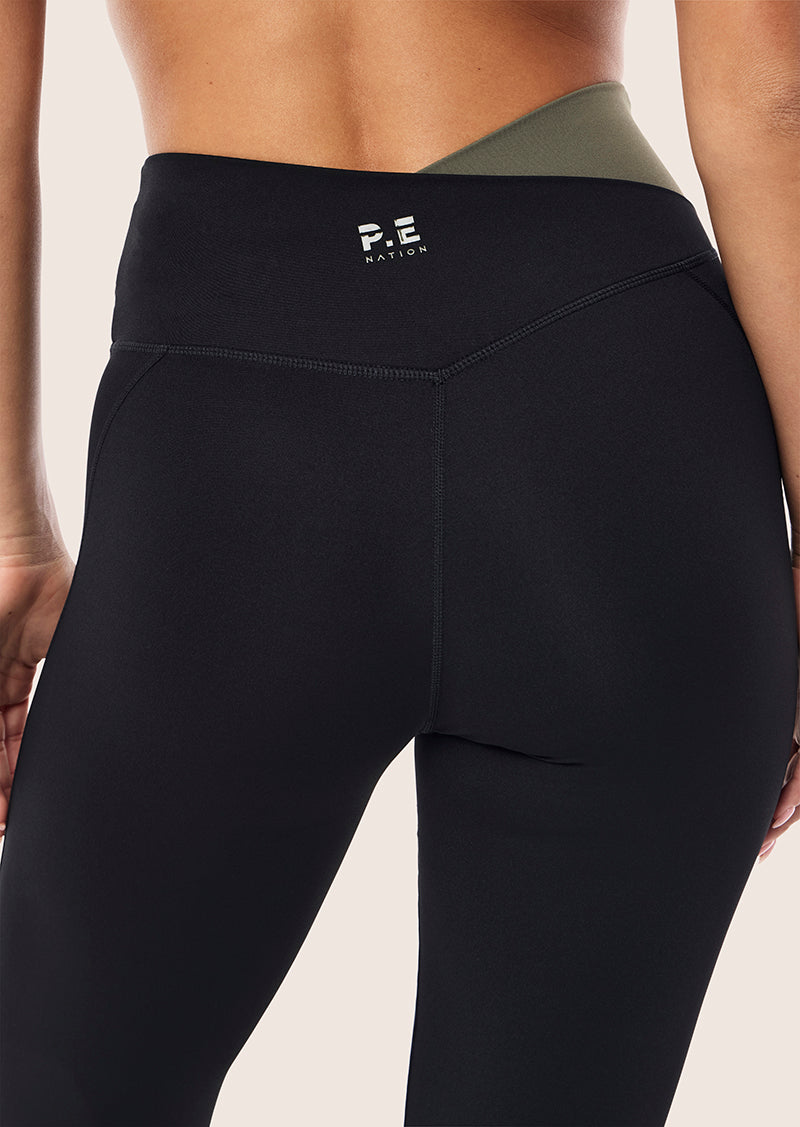 WANDER FLARE LEGGING IN BLACK & DUSTY OLIVE