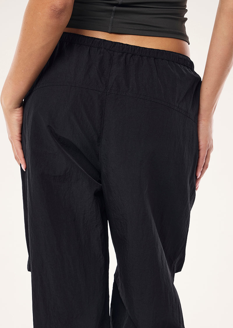 discovery+pant-4723_1