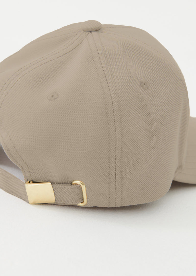 COURTSIDE CAP IN LIGHT TAUPE