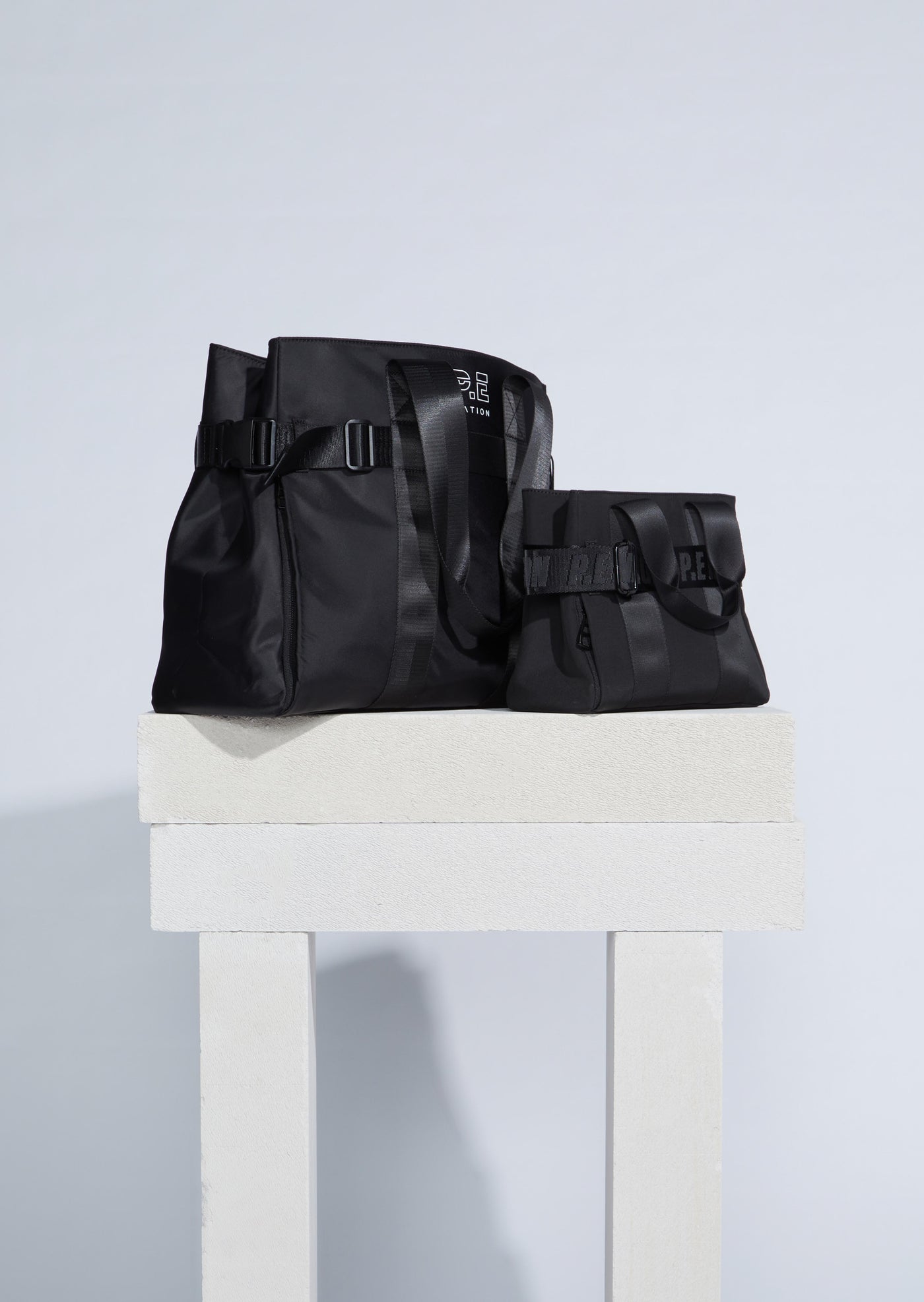 FOUR POINTER BAG IN BLACK