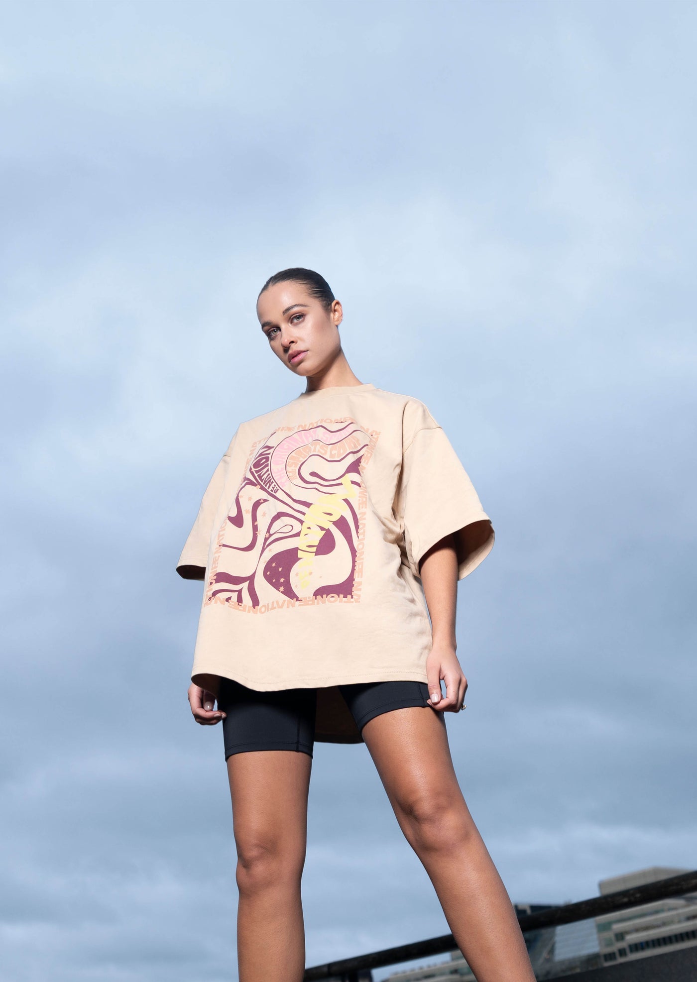 TRICK SHOT TEE IN BEIGE