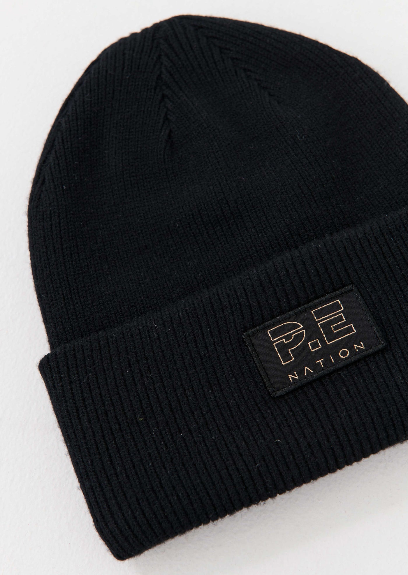 COURTSIDE BEANIE IN BLACK