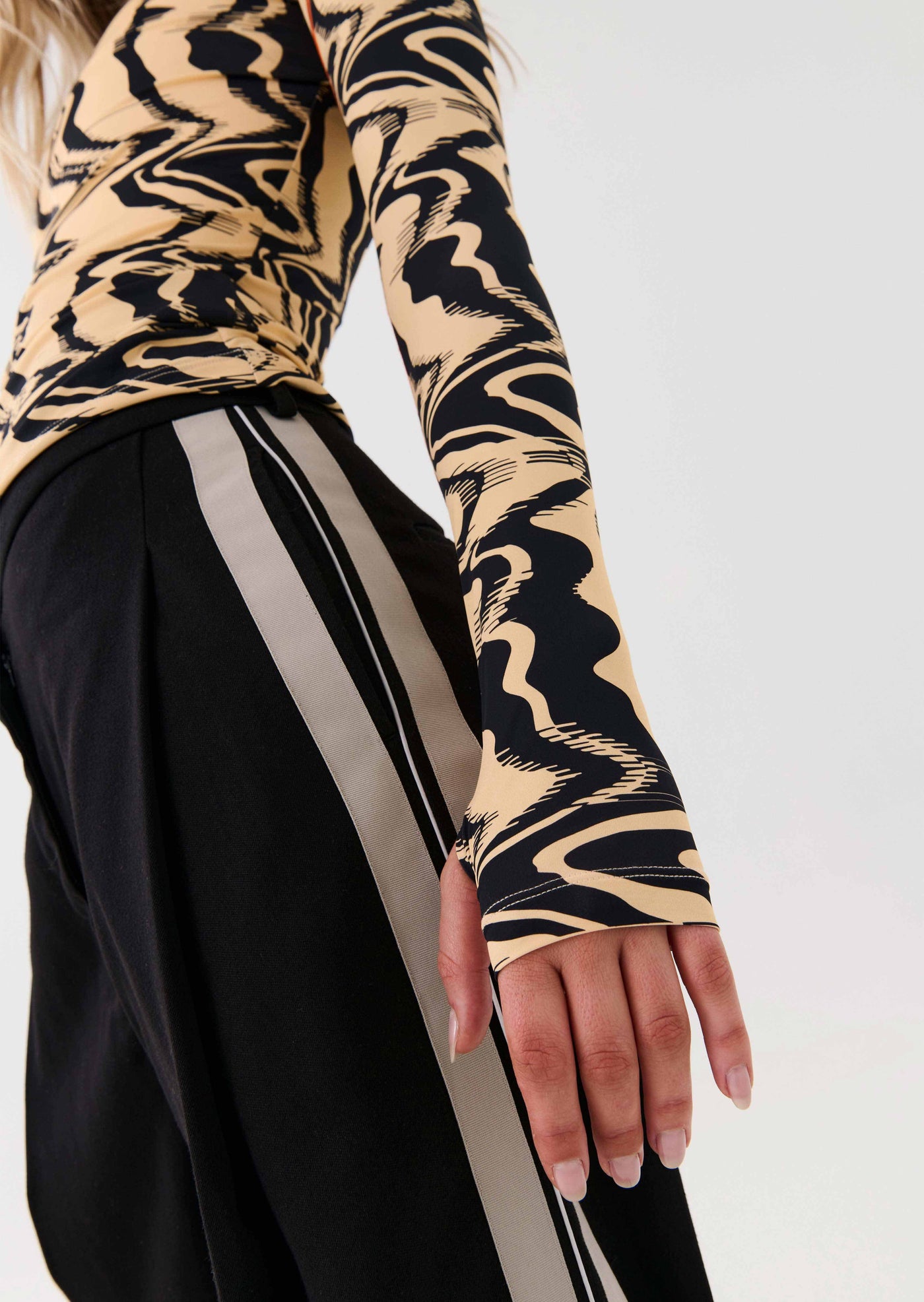 NEW WAVE LS TOP IN LIQUIFY PRINT