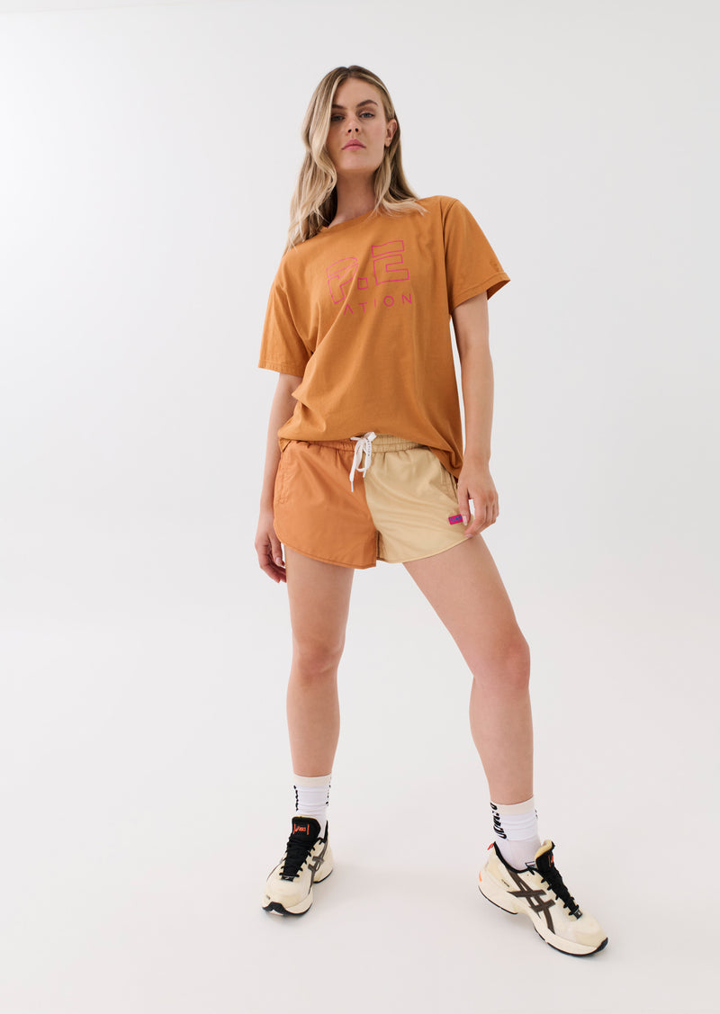 HEADS UP TEE IN GOLDEN OAK