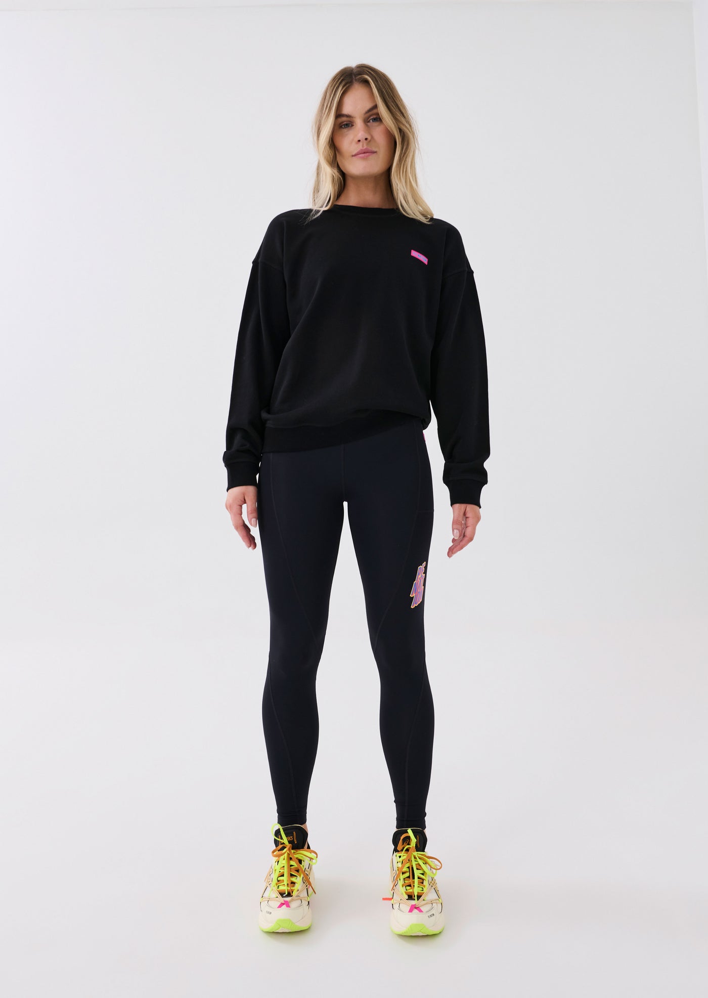 DAZE SWEAT IN BLACK