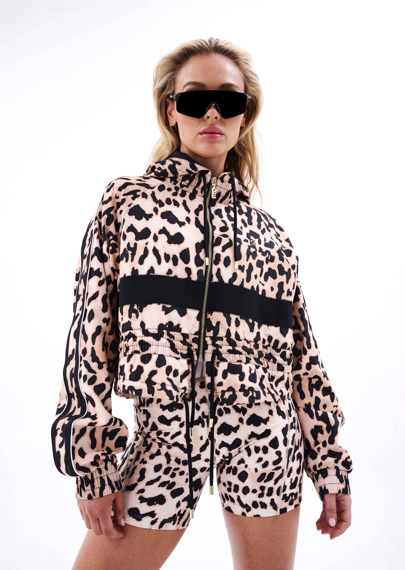 CROPPED MAN DOWN JACKET IN LEOPARD PRINT