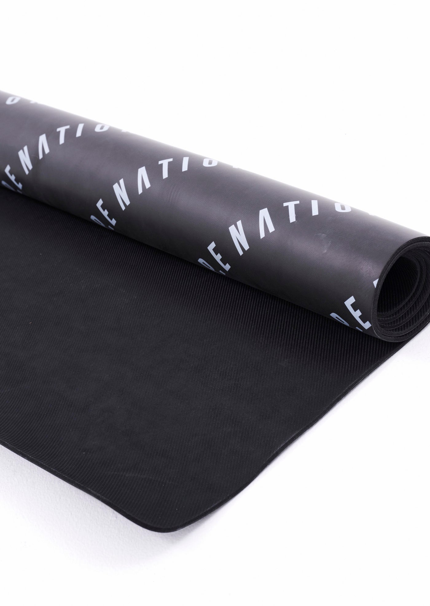 TRANSCEND YOGA MAT IN BLACK/ WHITE