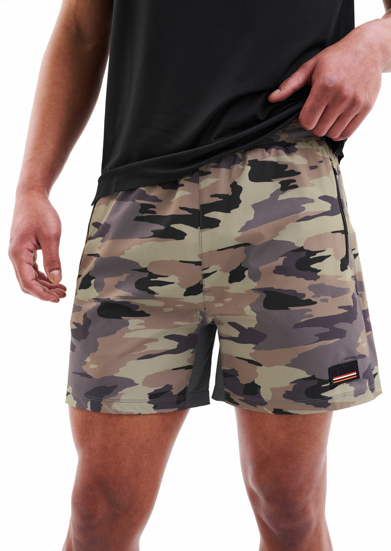INTERVAL SHORT IN CAMO PRINT