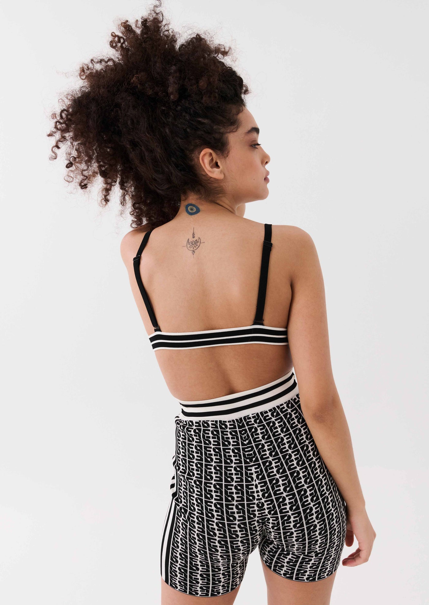 ADVANTAGE KNIT BRALETTE IN BLACK